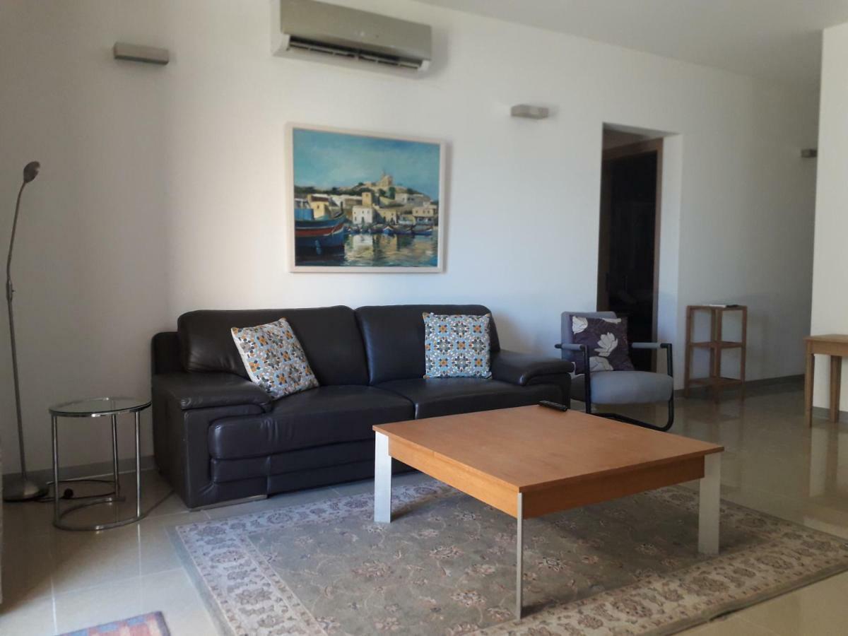 Poolside Luxury With Patio Apartment *